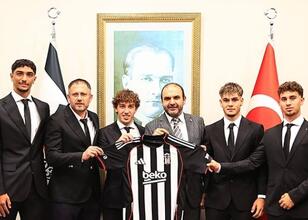 Beşiktaş, 4 genç futbolcuyla profesyonel sözleşme imzaladı!