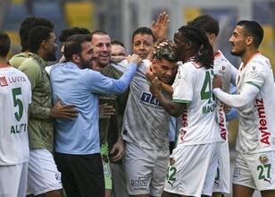 Hagi’den Süper Lig’de frikik golü!