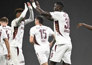 Trabzonspor’u Onuachu ve Augusto golleriyle taşıyor