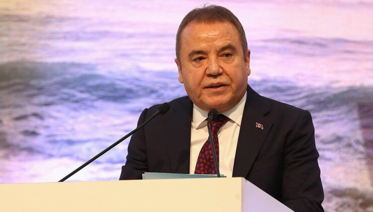 Muhittin Böcek ‘acil olarak’ hastaneye götürüldü