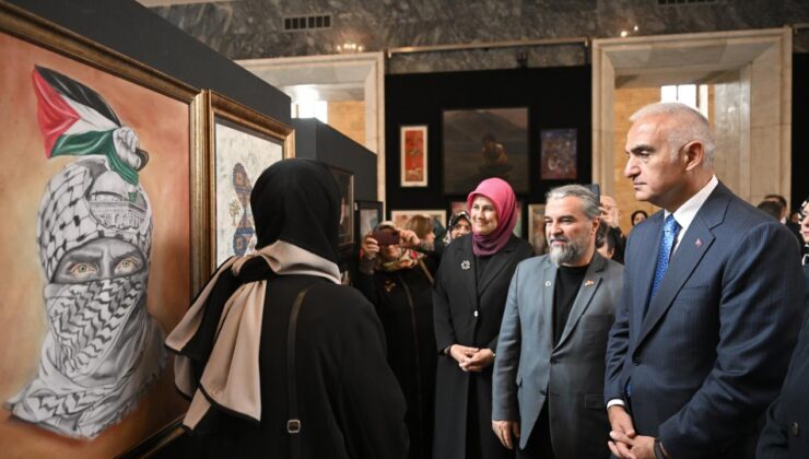 TBMM Başkanı Kurtulmuş, “Hilalin Işığında” başlıklı sanat sergisini gezdi