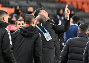 Burak Yılmaz çıldırdı! Hakemin üzerine yürüdü!