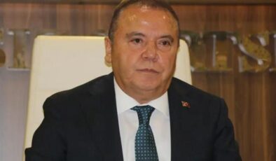 Muhittin Böcek hastaneye kaldırıldı