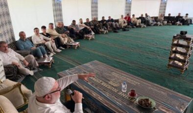 Umre’de Miraç Kandili sohbeti: Destici de katıldı