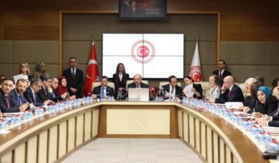 Doğum izinleri uzuyor, sosyal medya ve dijital oyunlara yeni düzenleme geliyor