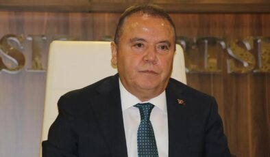 CHP’den Muhittin Böcek’e istifa baskısı