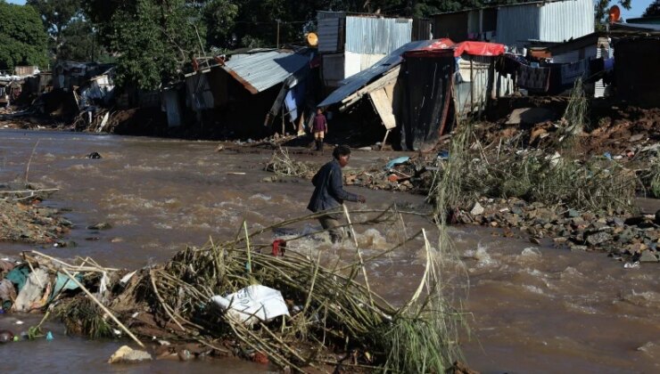 Güney Afrika’yı sel ve fırtına vurdu: Ulusal afet hali ilan edildi