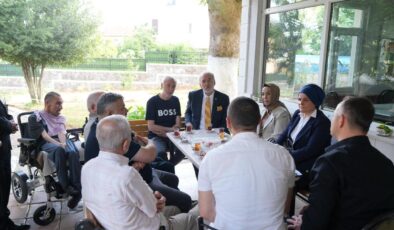 AK Partili milletvekilleri İstanbul’un nabzını sahada tutuyor
