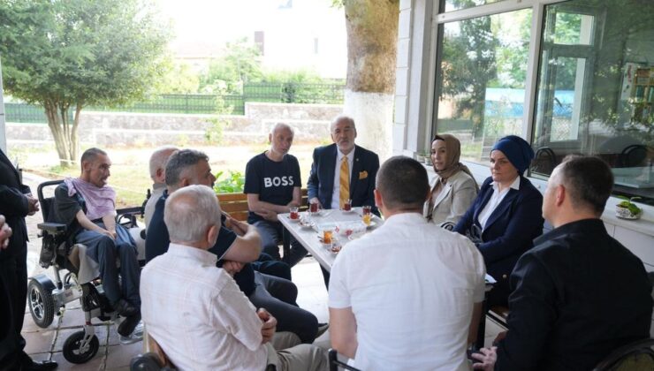 AK Partili milletvekilleri İstanbul’un nabzını sahada tutuyor