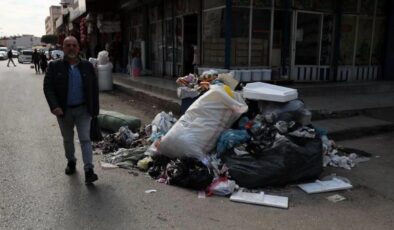 Bankamatikçiler yaşasın diye sokaklar çöp içinde: CHP’li eski belediye can çekişiyor