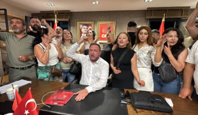CHP İzmir İl Başkanlığı’na atanan Utku Gümrükçü, görevine başladı