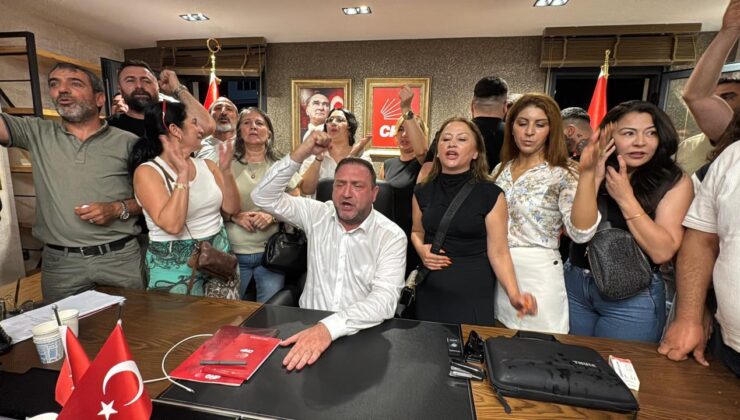 CHP İzmir İl Başkanlığı’na atanan Utku Gümrükçü, görevine başladı