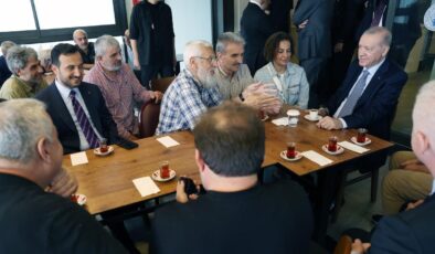 Cumhurbaşkanı Erdoğan Beyoğlu’nda vatandaşlarla sohbet etti