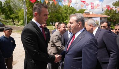 Destici’den Kuşçu’da MHP seçim ofisini ziyaret etti