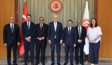 Meclis Başkanı Kurtulmuş, Birleşik Krallık ile ilgili heyeti kabul etti