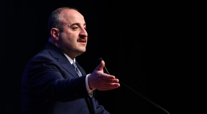Mustafa Varank’tan Hüseyin Çelik’e tepki: FETÖ postacılığı yaptı, bizi tehdit etti